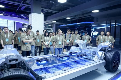 長安汽車智能接駁服務(wù)落戶重慶機(jī)場 多項(xiàng)智能化成果引關(guān)注